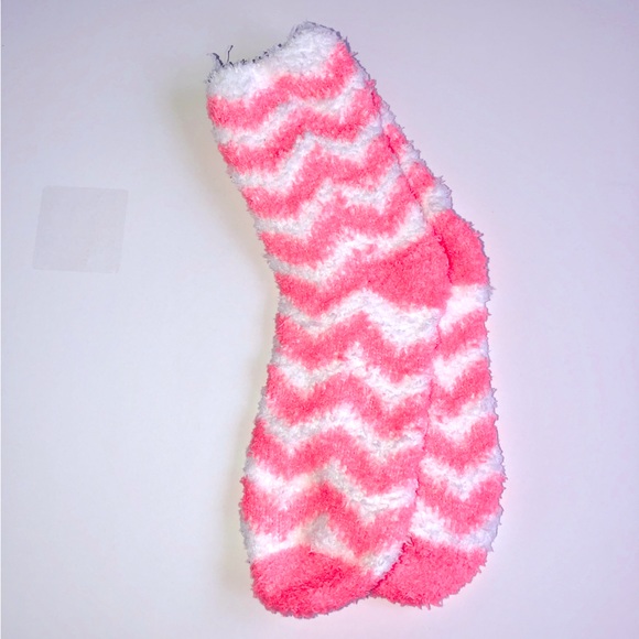 3/$15 NEW Fuzzy Soft Crew Socks Wave Pattern 1 PAIR Women’s - Picture 2 of 14